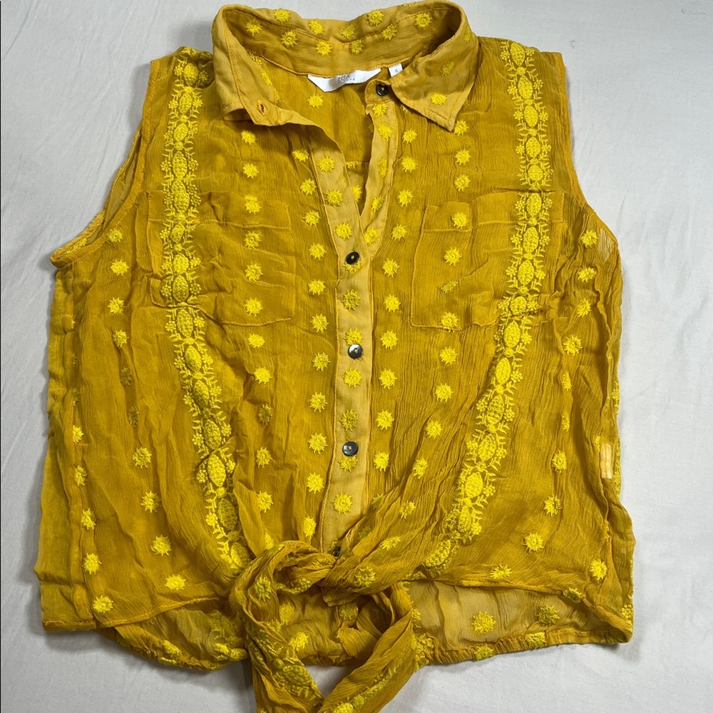 Zoa New York Sleeveless Button Down